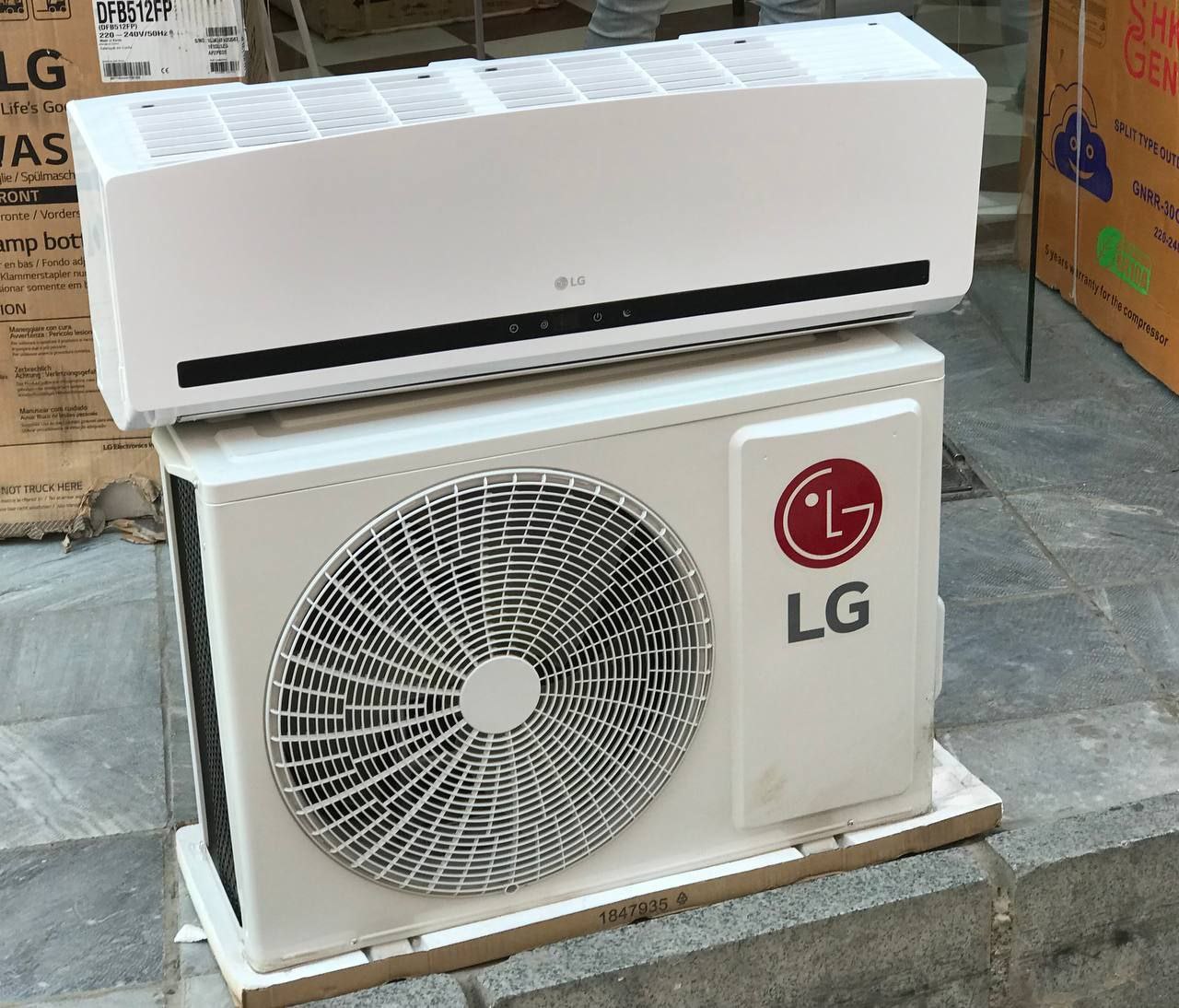 کولر گازی ال جی 18000 سرد و گرم مدل IQA18K